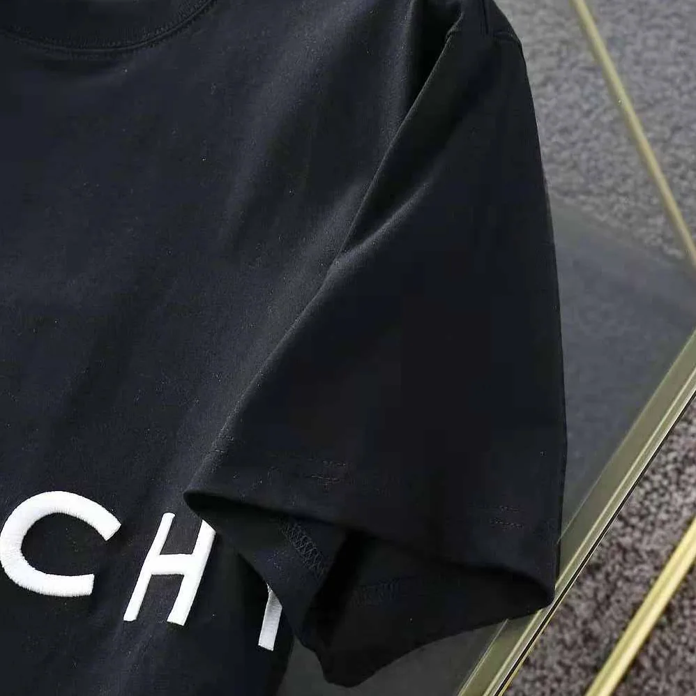 Givenchy GIVENCHY 4G Embroidered Oversized T-shirt for Men in Black Givenchy GIVENCHY 4G Embroidered Oversized T-shirt for Men in Black