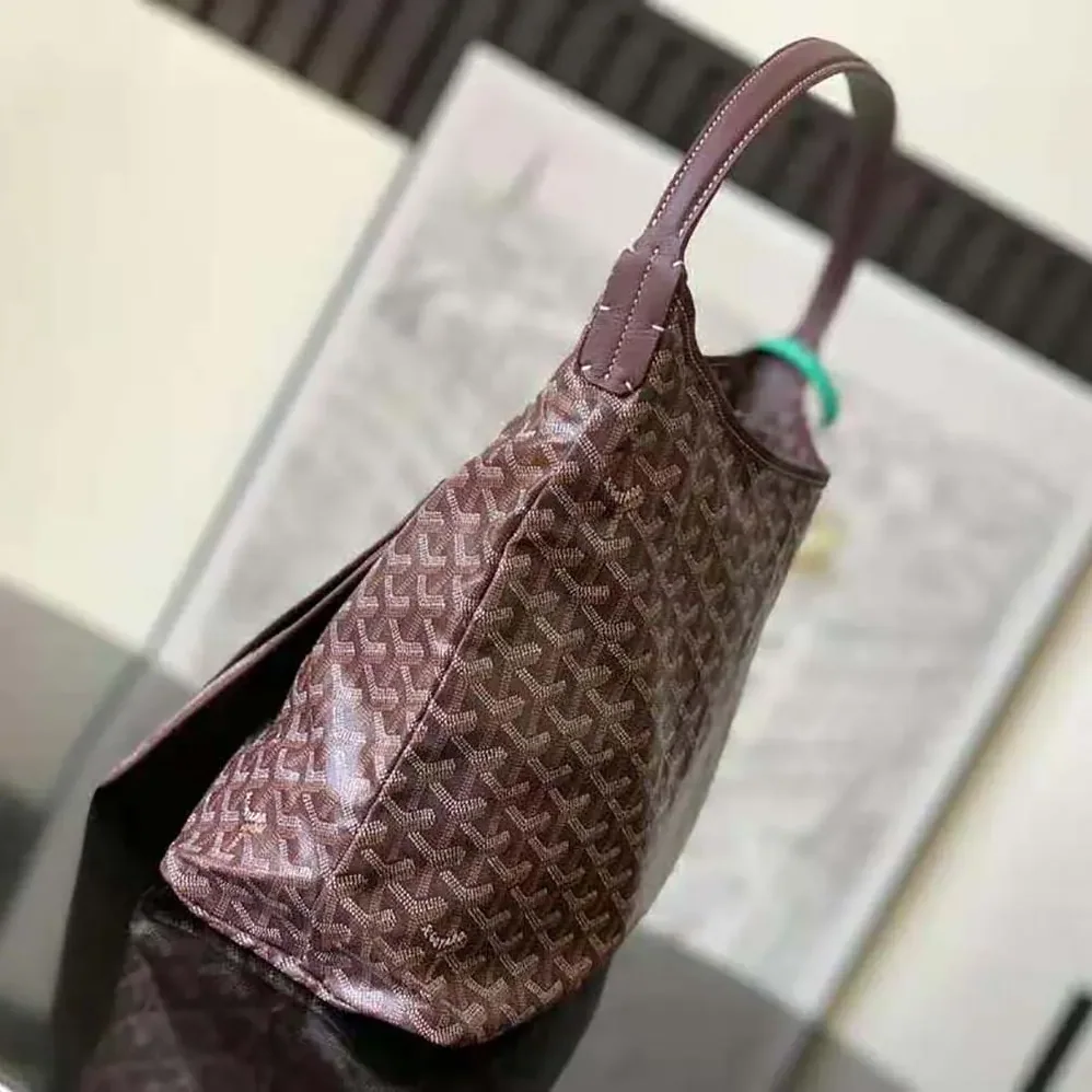 Goyard Bohème Hobo Bag for Unisex in Maroon Goyard Bohème Hobo Bag for Unisex in Maroon
