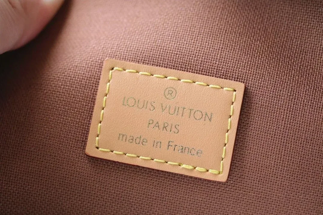 Louis Vuitton Ellipse BB Handbag Created By Nicolas Ghesquiere From Classic Monogram Canvas Brown / Louis Vuitton Ellipse BB Handbag Created By Nicolas Ghesquiere From Classic Monogram Canvas Brown /