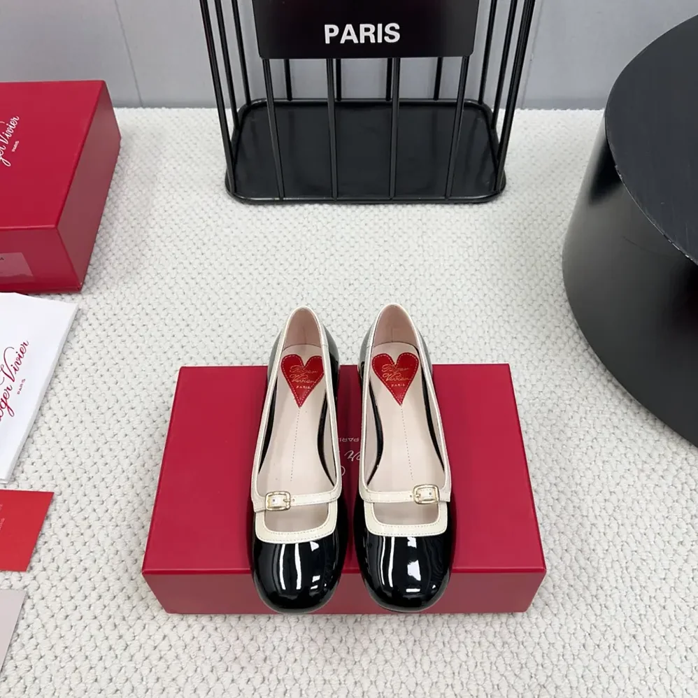 Roger Vivier Viv' Podium Ballerinas in Patent Leather for Women in Black Roger Vivier Viv' Podium Ballerinas in Patent Leather for Women in Black