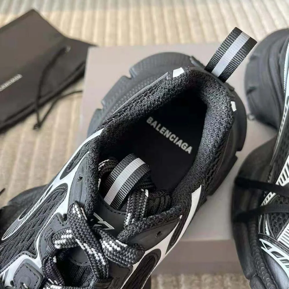 Balenciaga 3XL Sneaker in Black and White Mesh and Polyurethane for Unisex Balenciaga 3XL Sneaker in Black and White Mesh and Polyurethane for Unisex