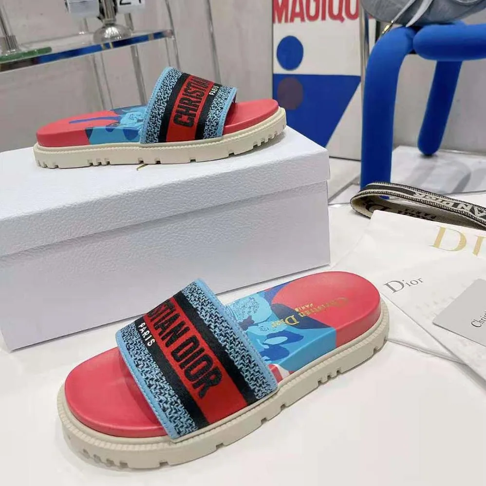 Dior Dway Slide Pink Multicolor D for Women in Flower Pop Cotton Embroidery Dior Dway Slide Pink Multicolor D for Women in Flower Pop Cotton Embroidery
