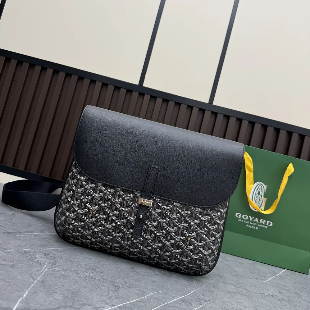Goyard Coursier Messenger Bag for Unisex in Black