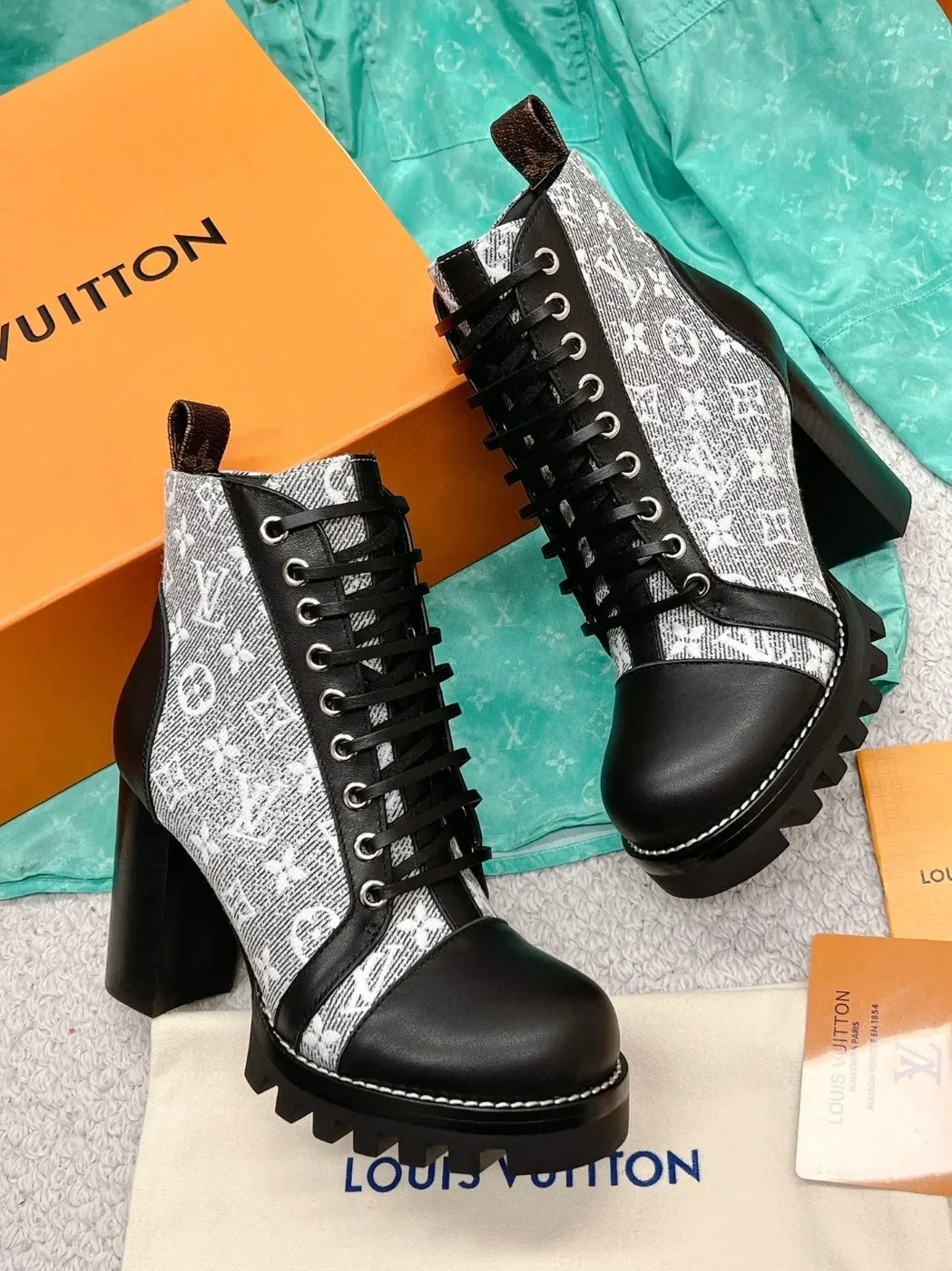 Louis Vuitton Star Trail Ankle Boots Grey 1AB2XH Louis Vuitton Star Trail Ankle Boots Grey 1AB2XH