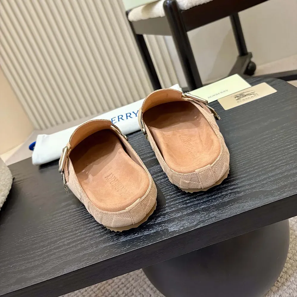 Burberry Check Denim Urchin Clogs for Unisex in Flora Pink Burberry Check Denim Urchin Clogs for Unisex in Flora Pink