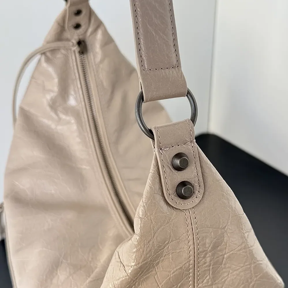 Balenciaga Le City Hobo Bag Medium in Sesame for Women Balenciaga Le City Hobo Bag Medium in Sesame for Women