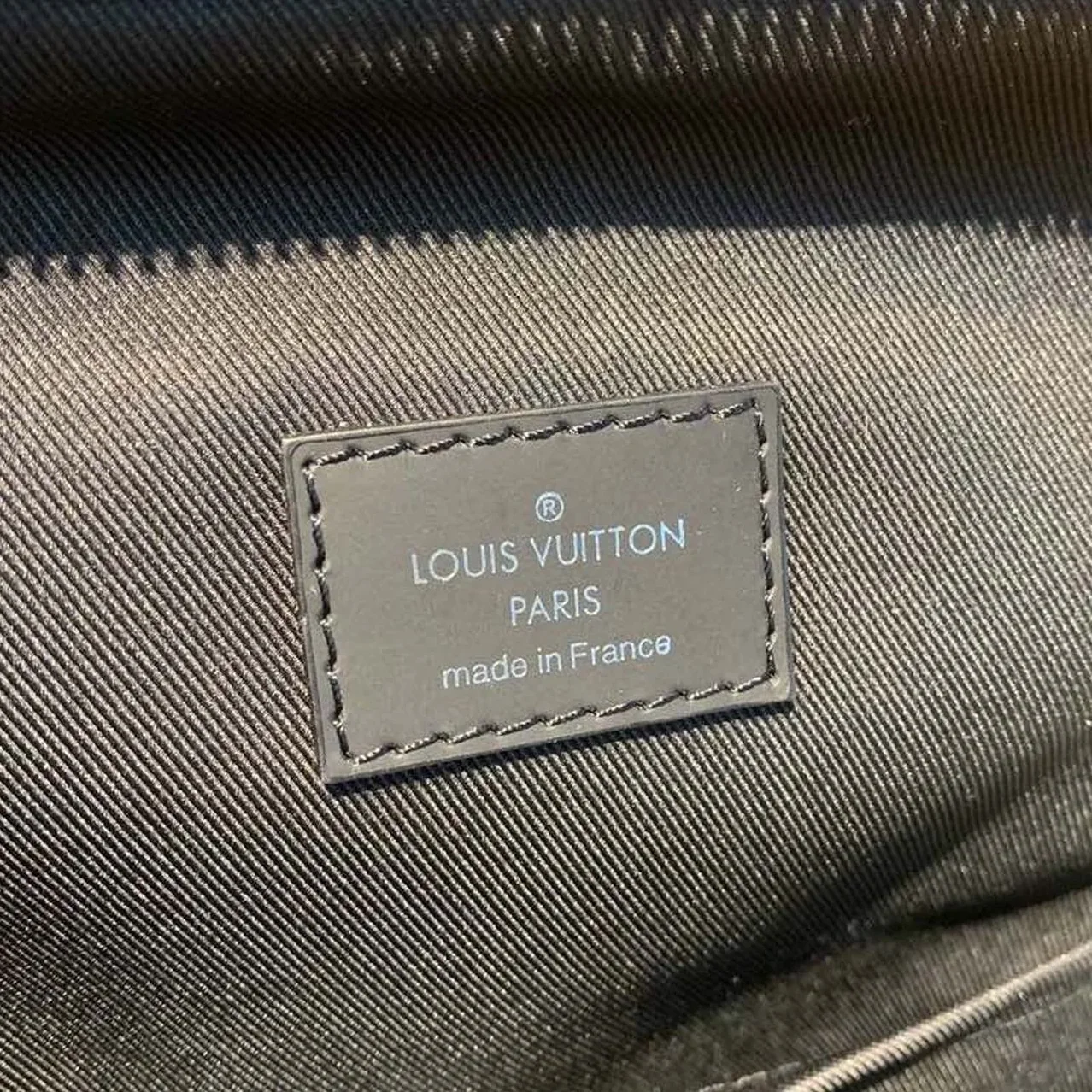 Louis Vuitton Avenue Sling Bag Damier Graphite Canvas Spring/Summer Collection , Black Louis Vuitton Avenue Sling Bag Damier Graphite Canvas Spring/Summer Collection , Black