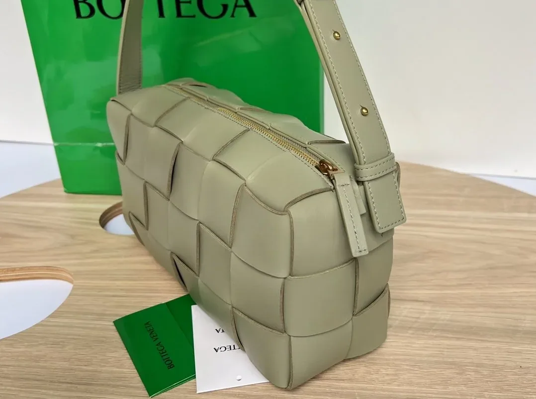 Bottega Veneta Brick Cassette Beige Bottega Veneta Brick Cassette Beige