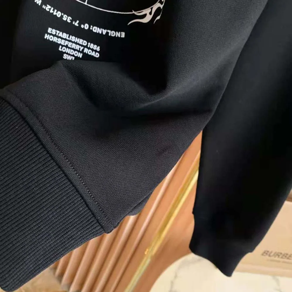 Burberry Globe Graphic Cotton Sweatshirt for Men in Black