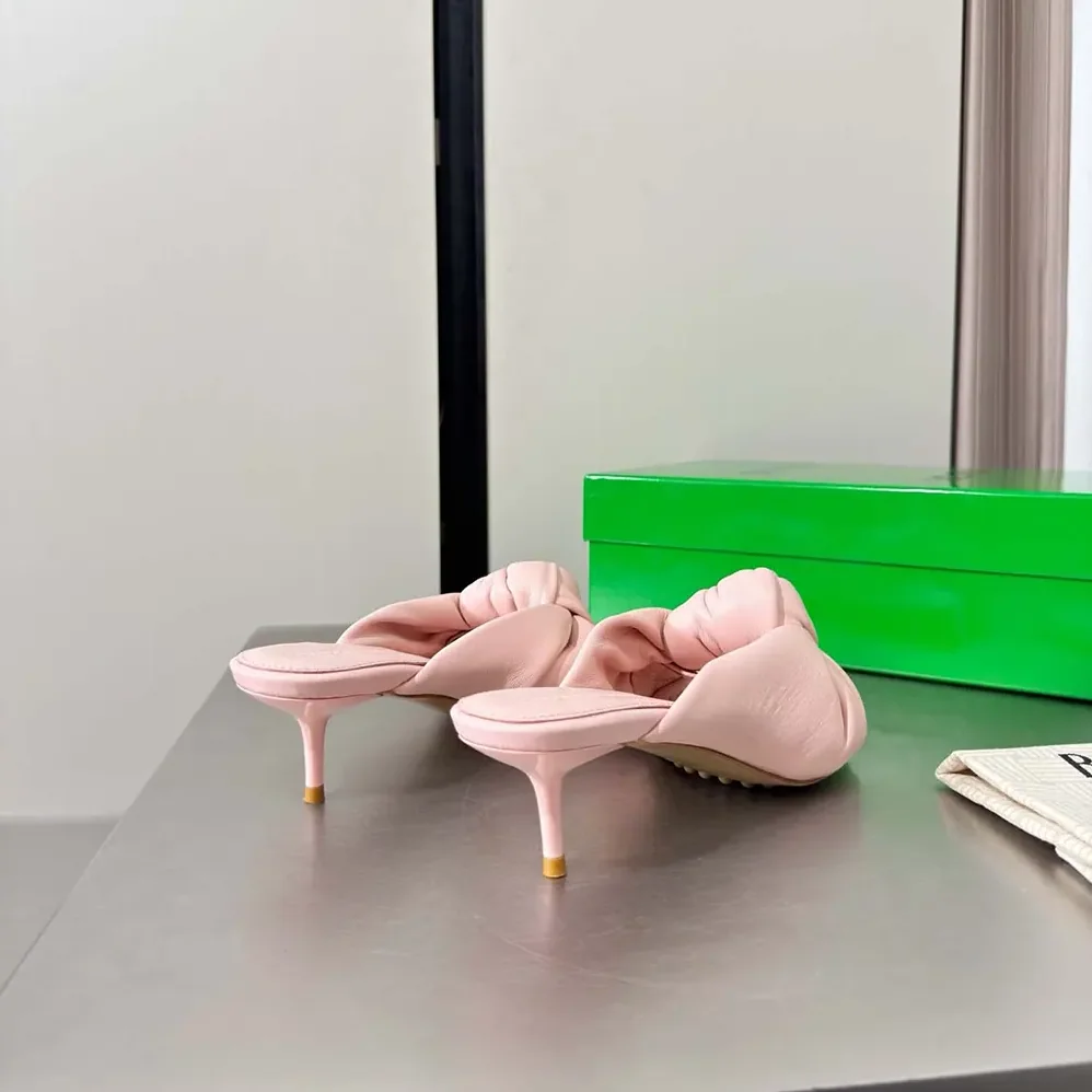 Bottega Veneta Cherry Mule in Supple Nappa Leather for Women in Blush