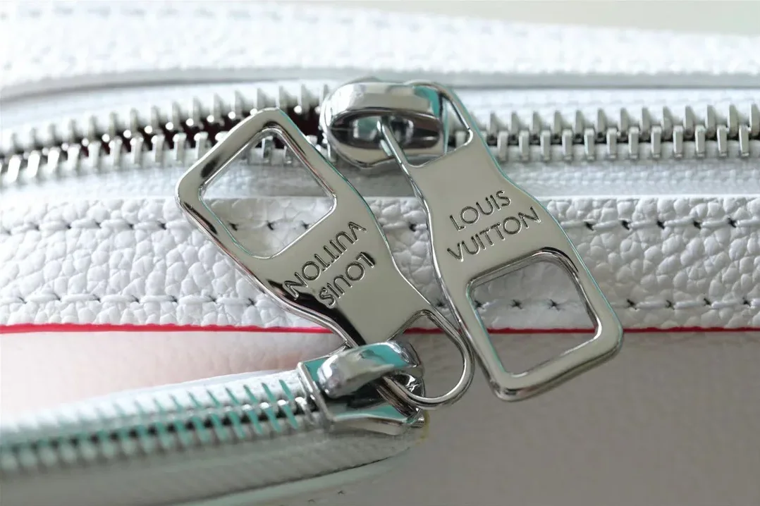 Louis Vuitton Trio Messenger Damier Spray White Louis Vuitton Trio Messenger Damier Spray White