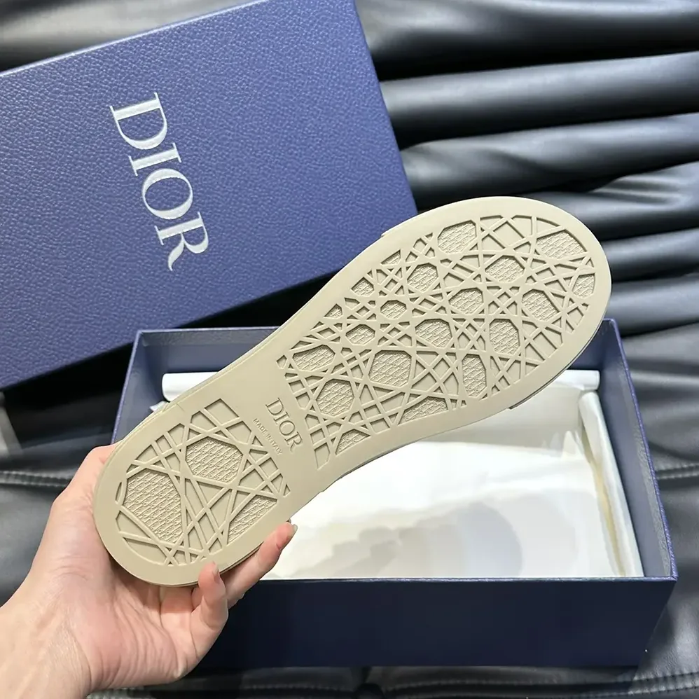 Dior B33 Sneaker Beige Grained Calfskin and Beige Dior Gravity Leather for Men Dior B33 Sneaker Beige Grained Calfskin and Beige Dior Gravity Leather for Men