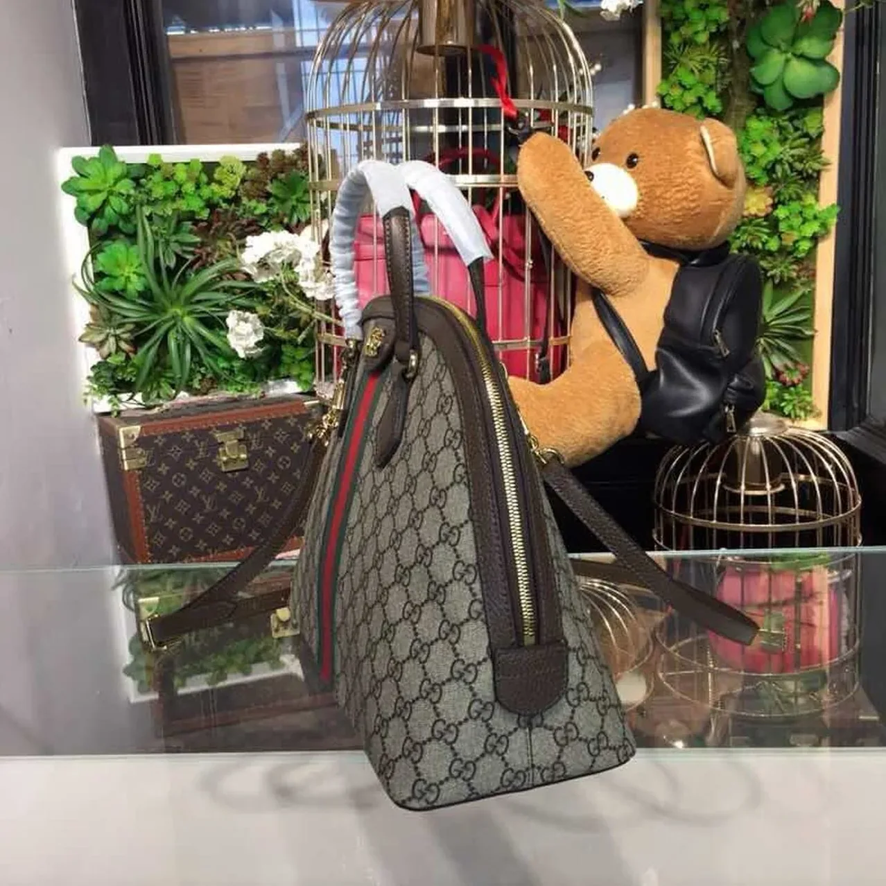 Gucci Ophidia Medium Shoulder Bag Beige in Ebony GG Supreme Canvas / Gucci Ophidia Medium Shoulder Bag Beige in Ebony GG Supreme Canvas /