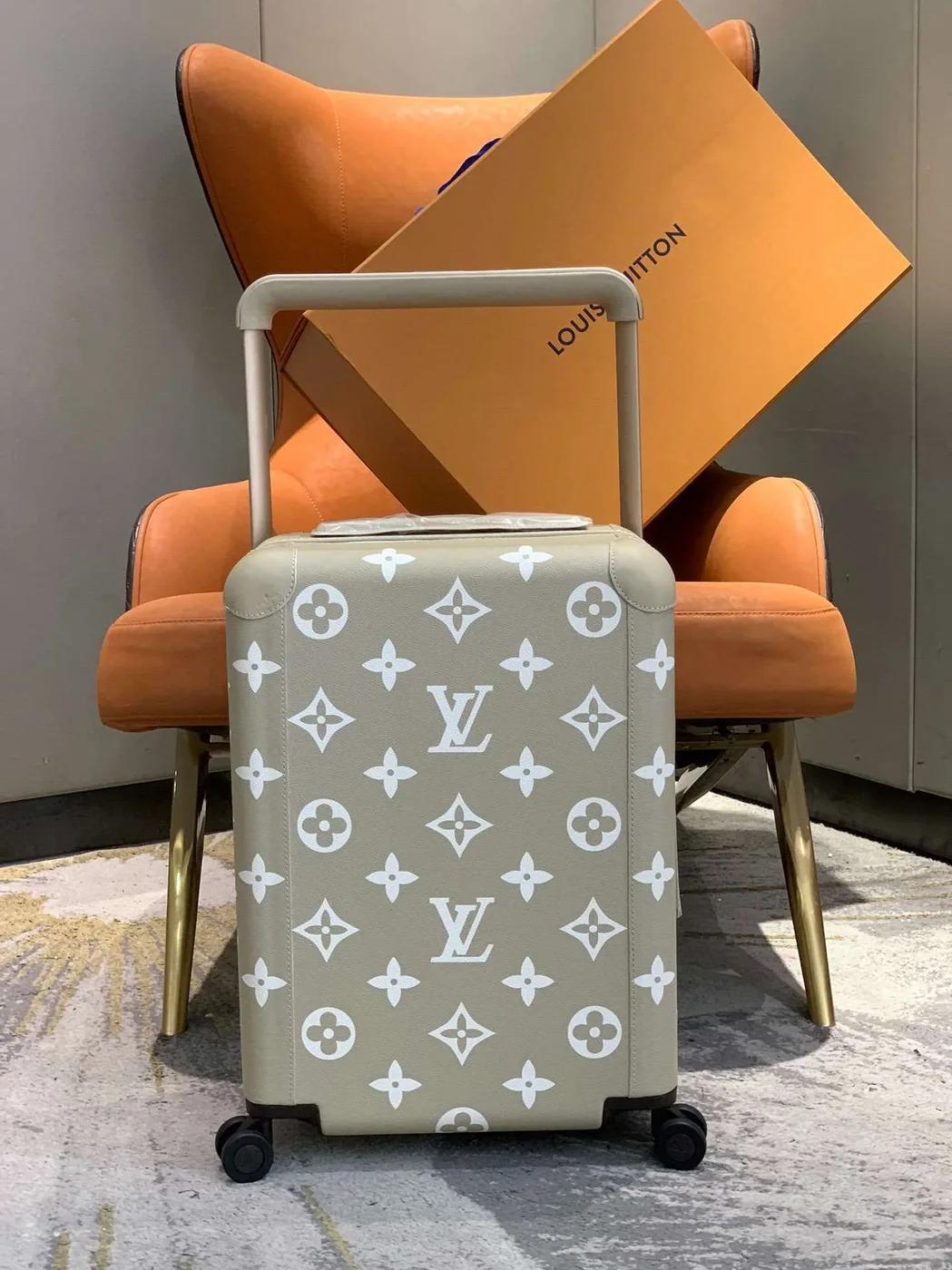 Louis Vuitton Horizon 55 Suitcase Grey Champagne Hardware Louis Vuitton Horizon 55 Suitcase Grey Champagne Hardware