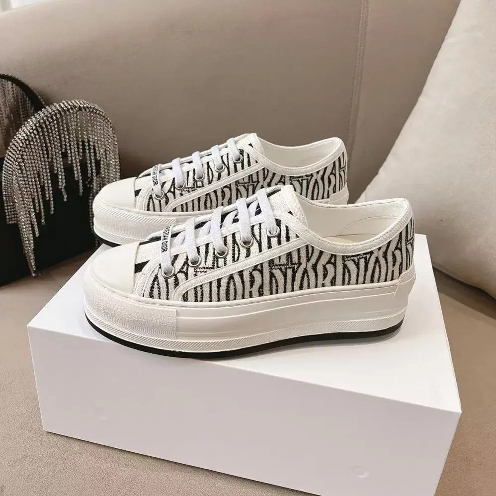 Dior Walk'n'Dior Platform Sneaker Embroidered Cotton for Women in White/Black Dior Walk'n'Dior Platform Sneaker Embroidered Cotton for Women in White/Black