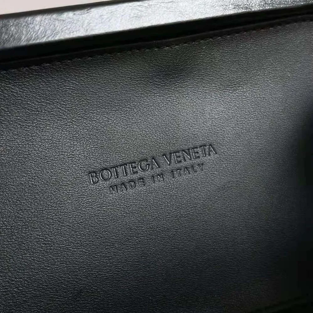 Bottega Veneta Knot Minaudiere On Strap for Women in Black Bottega Veneta Knot Minaudiere On Strap for Women in Black