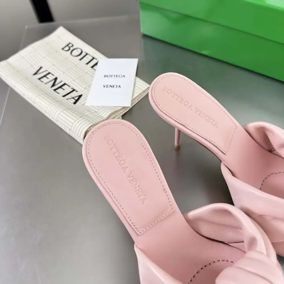 Bottega Veneta Cherry Mule in Supple Nappa Leather for Women in Blush