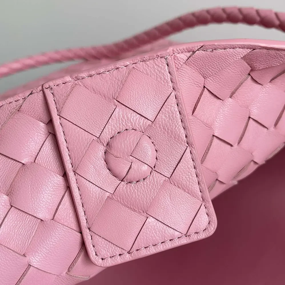 Bottega Veneta Large Andiamo in Lambskin Leather for Women in Pink