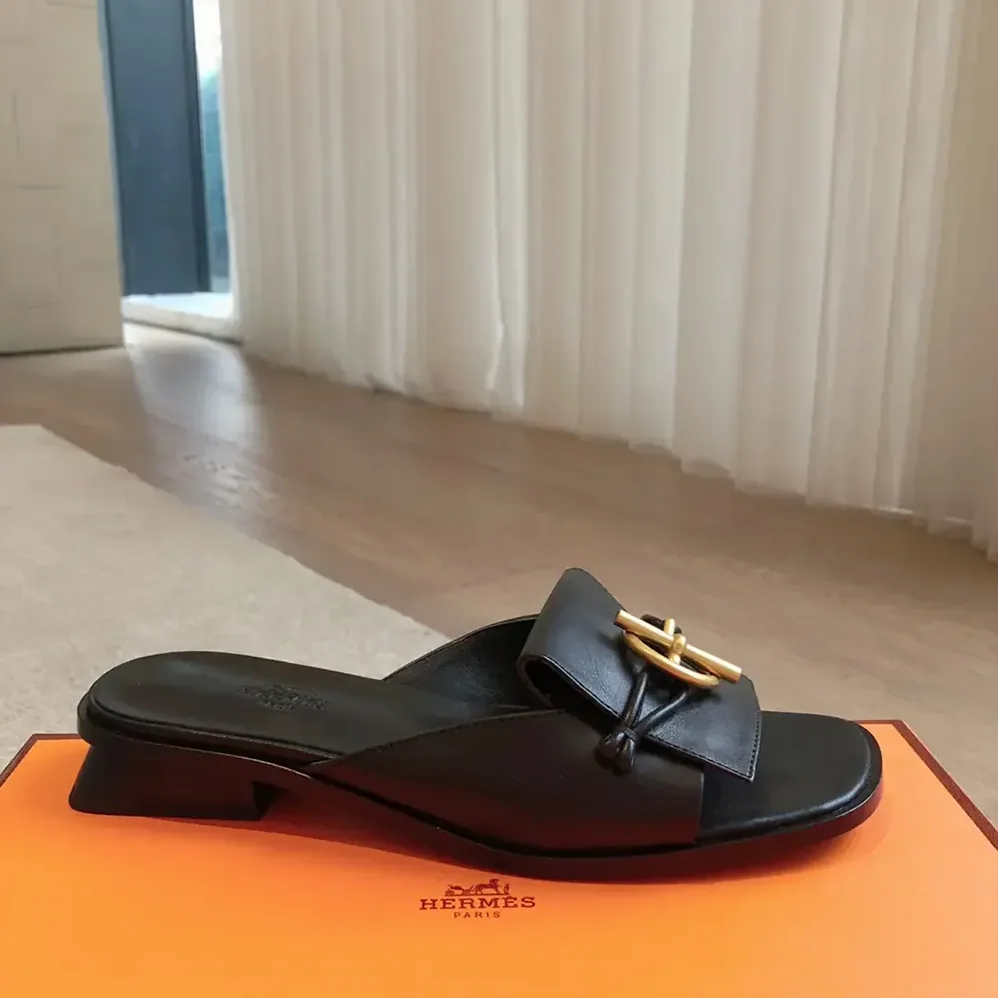 Hermes Isle Sandal in Calfskin Leather-Black H241145Z for Women