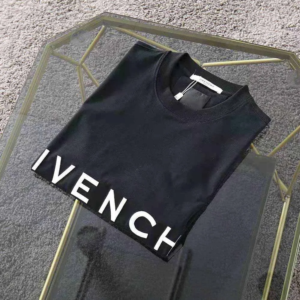 Givenchy GIVENCHY 4G Embroidered Oversized T-shirt for Men in Black Givenchy GIVENCHY 4G Embroidered Oversized T-shirt for Men in Black