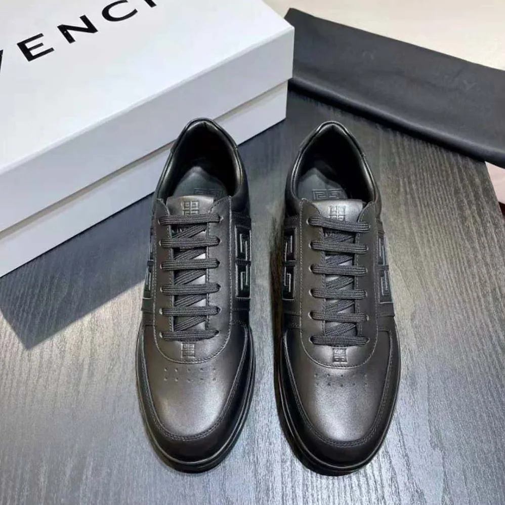Givenchy G4 Sneakers in Leather for Men in Black Givenchy G4 Sneakers in Leather for Men in Black