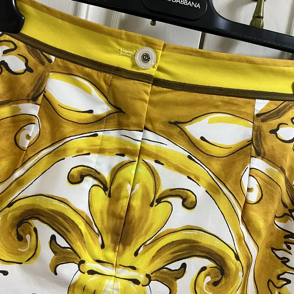 Dolce Gabbana D&G Cotton Poplin Shorts with Majolica Print for Women