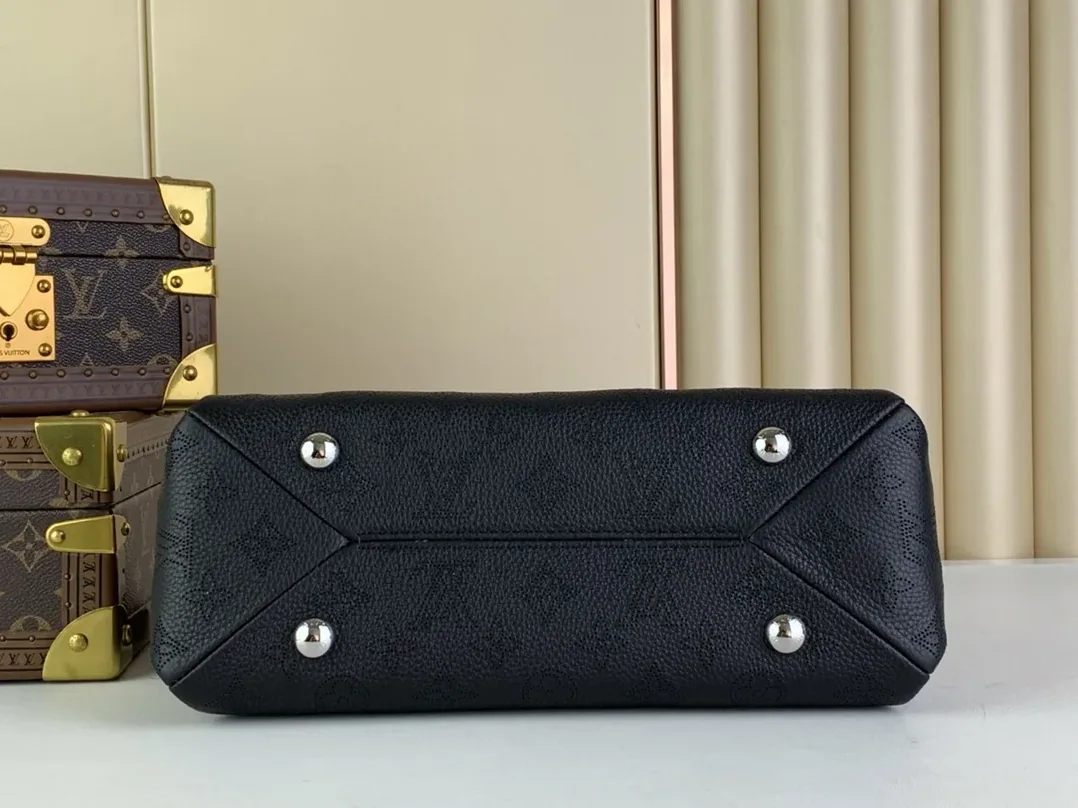 Louis Vuitton Hand It All PM Black / Louis Vuitton Hand It All PM Black /