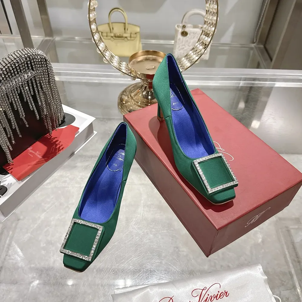 Roger Vivier Trompette Pumps in Satin for Women in Green
