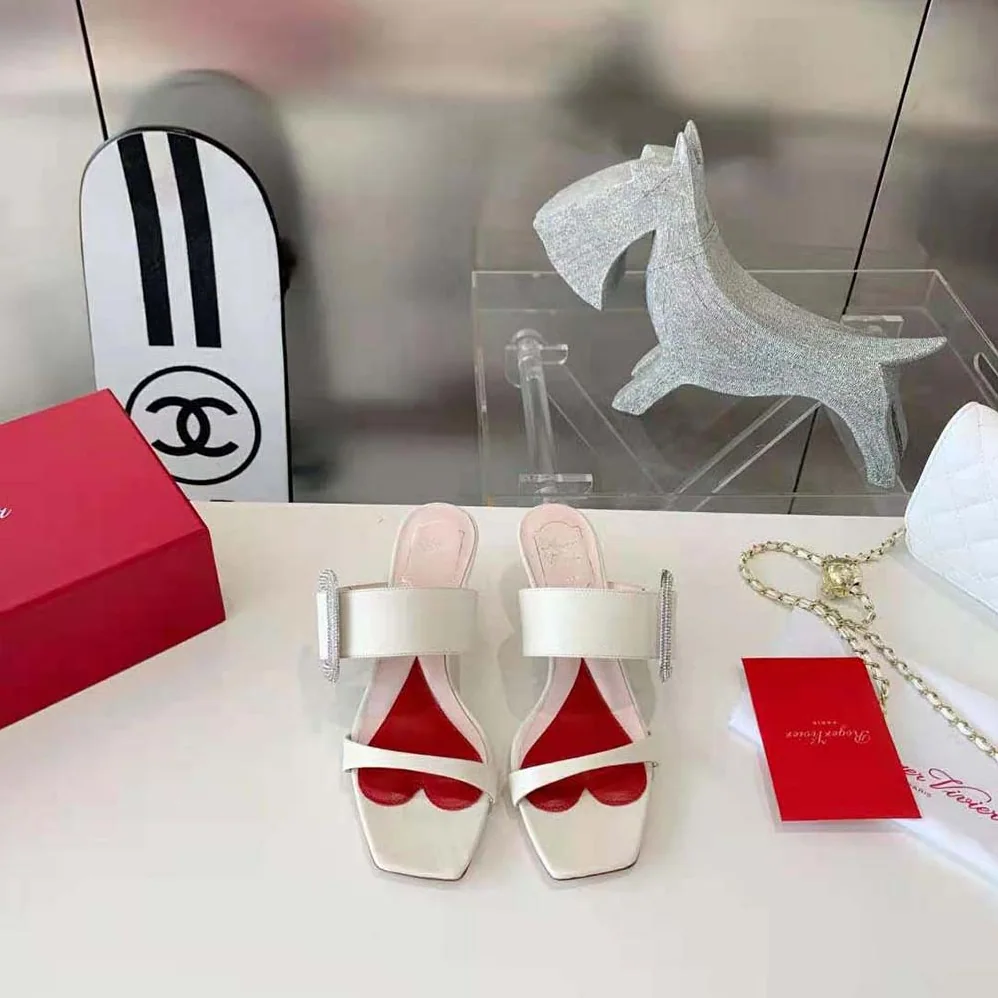 Roger Vivier Viv Choc Side Strass Buckle Mules in Leather for Women in White