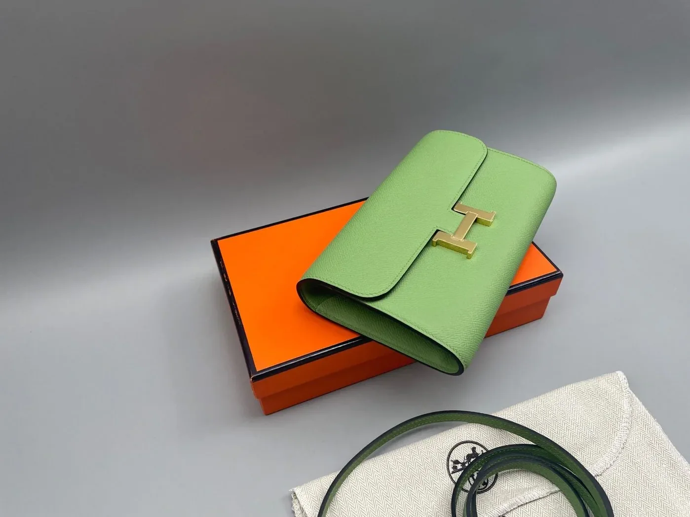 Hermes Constance Long Togo Wallet Green, Gold Toned Hardware Bag Hermes Constance Long Togo Wallet Green, Gold Toned Hardware Bag
