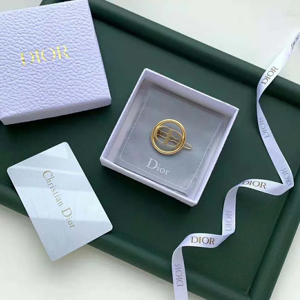 Dior 30 Montaigne Barrette Gold for Women in Finish Metal Dior 30 Montaigne Barrette Gold for Women in Finish Metal
