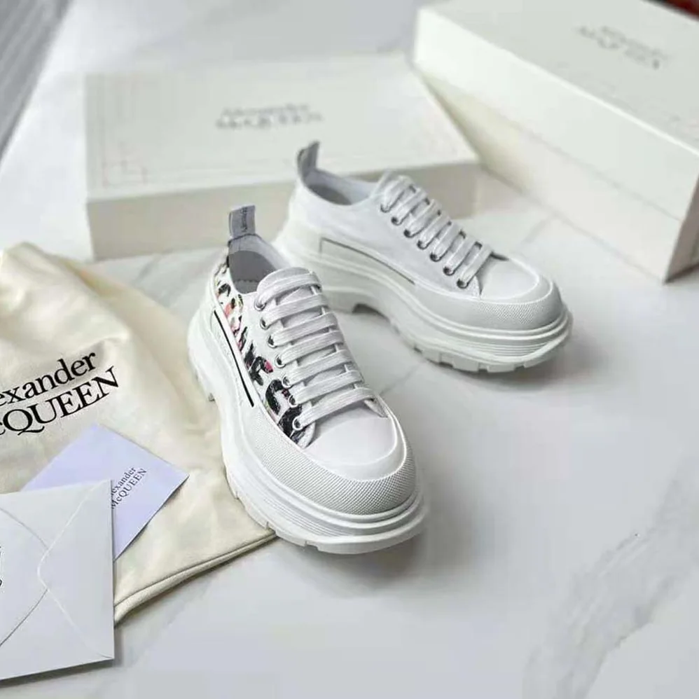 Alexander Mcqueen Tread Slick Lace for Unisex in up in White Alexander Mcqueen Tread Slick Lace for Unisex in up in White