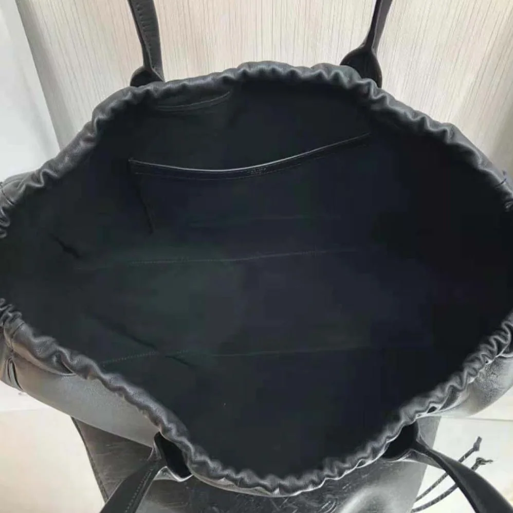 Celine Cabas Drawstring Cuir Triomphe in Smooth Calfskin for Women in Black Celine Cabas Drawstring Cuir Triomphe in Smooth Calfskin for Women in Black