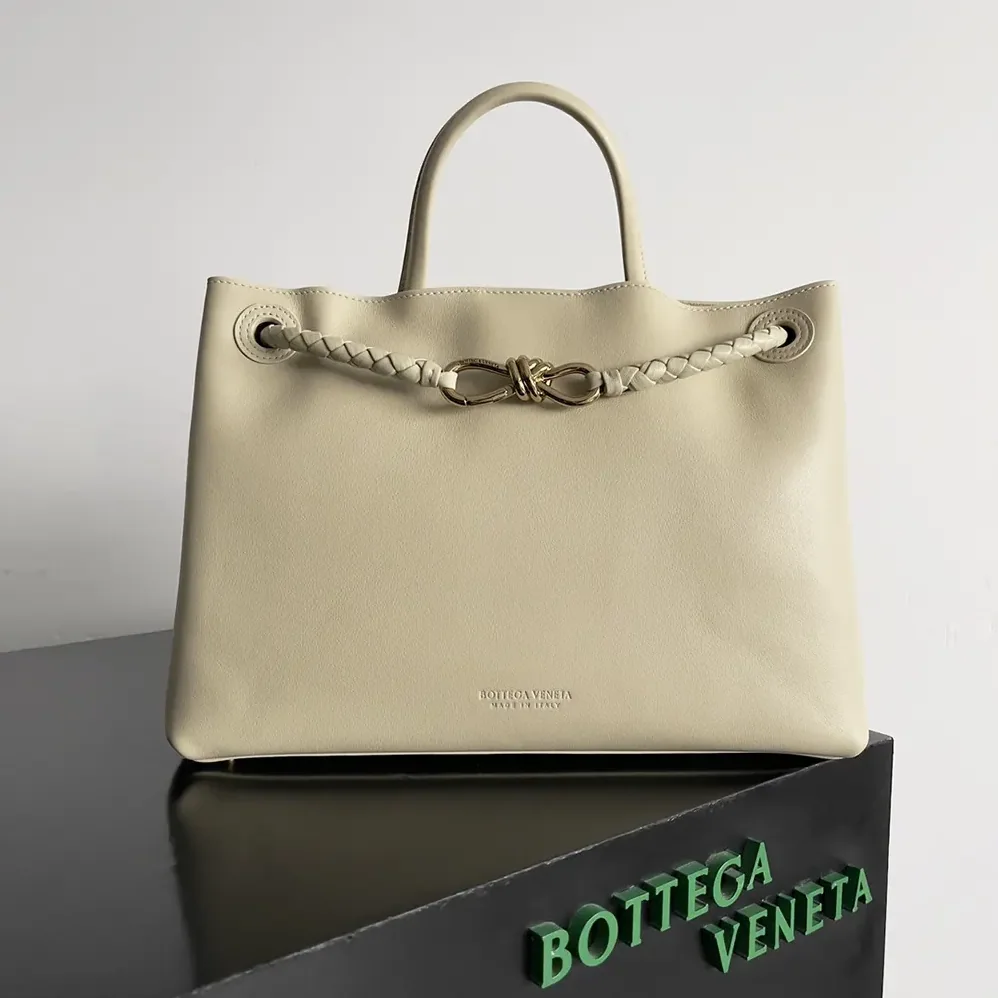 Bottega Veneta Andiamo in Silky Calf Leather-810214V4O922190 for Women