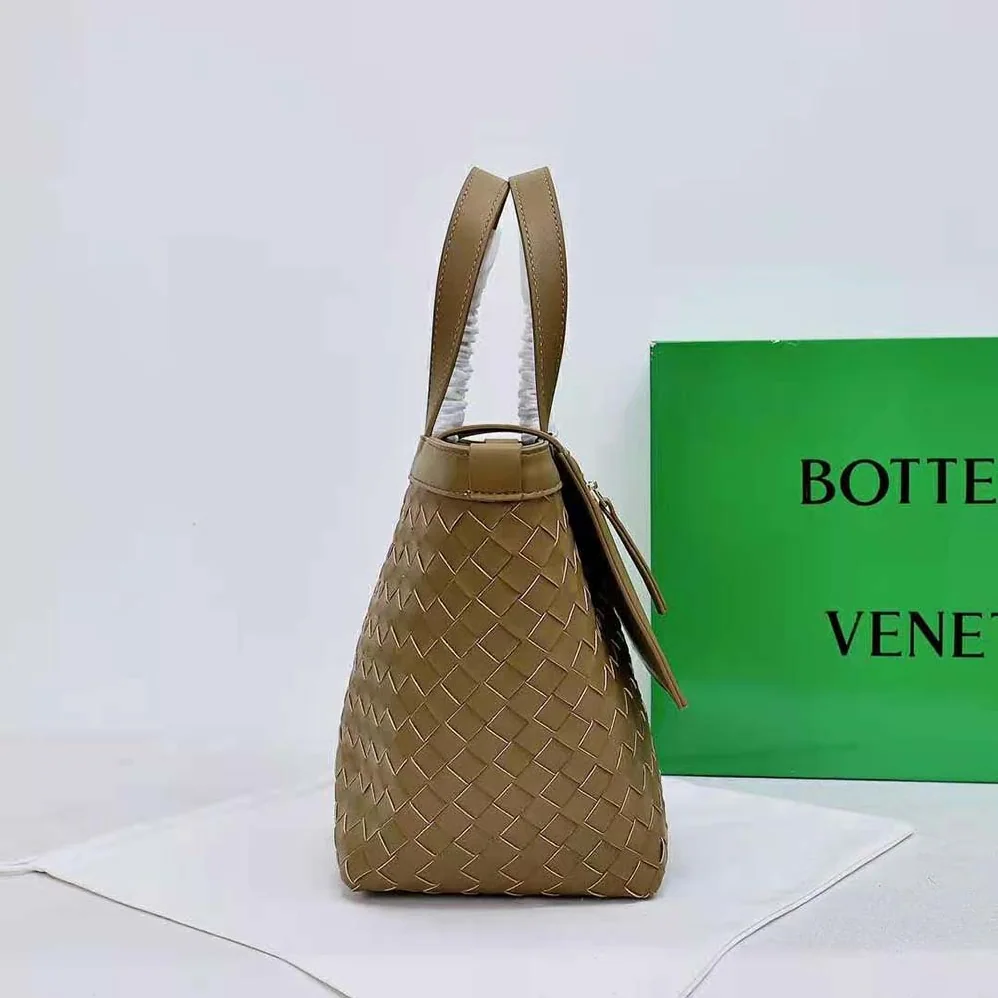 Bottega Veneta Small Flip Flap in Lambskin Leather for Women in Brown Bottega Veneta Small Flip Flap in Lambskin Leather for Women in Brown