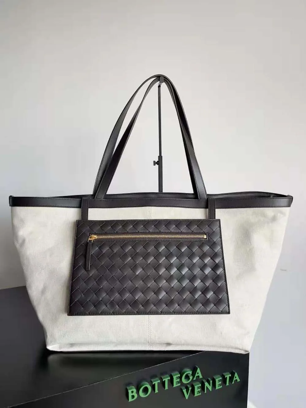 Bottega Veneta Large Flip Flap in Intrecciato Leather for Women