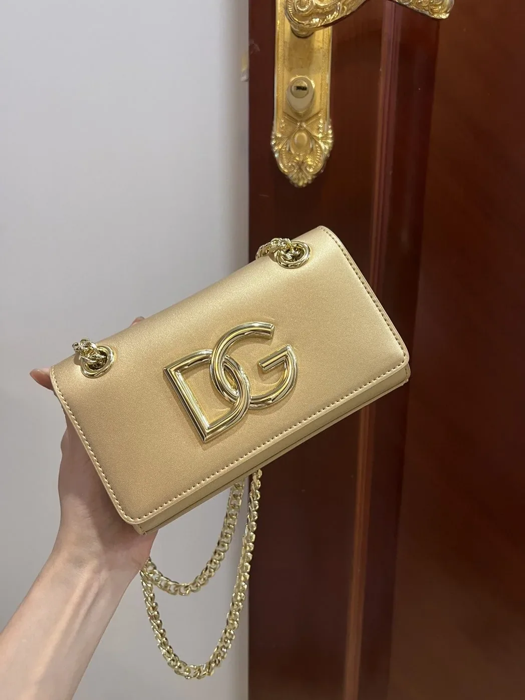 Dolce & Gabbana Polished 3.5 Phone Bag Gold / DG