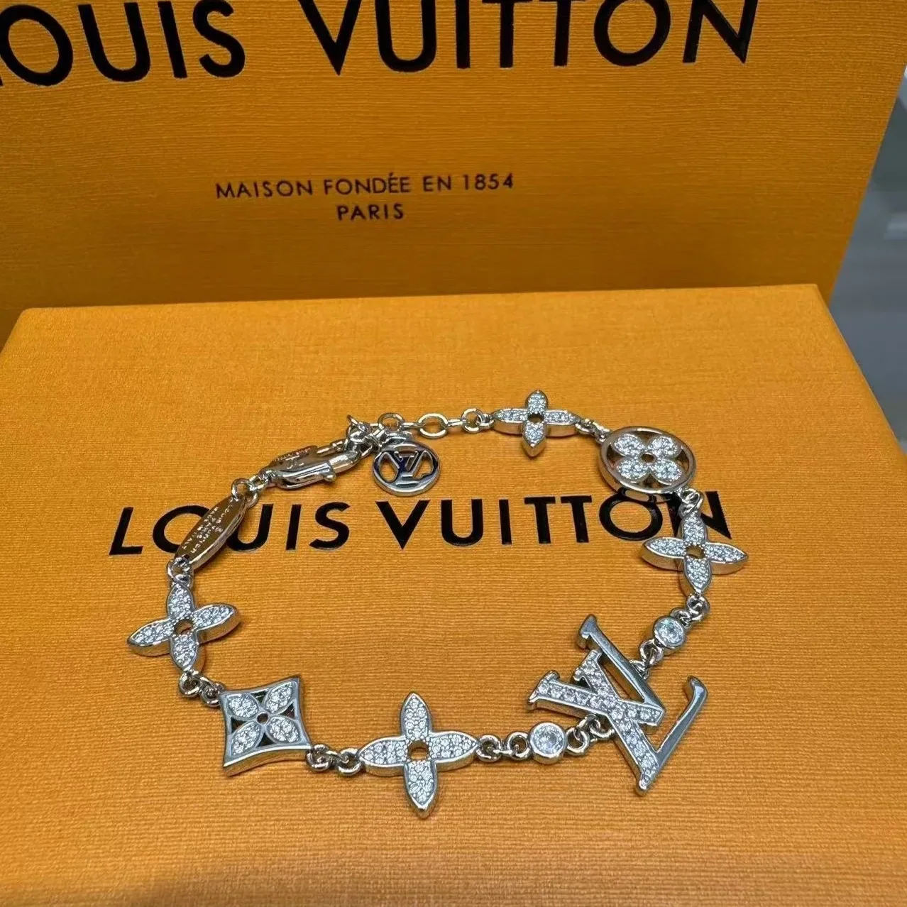 Louis Vuitton Idylle Blossom Multi in Motif Bracelet Silver Hardware
