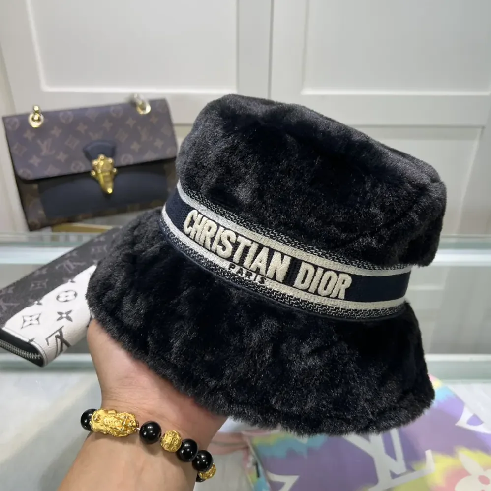 Dior D-Bobby Cannage Small Brim Bucket Hat Black Shearling for Unisex Dior D-Bobby Cannage Small Brim Bucket Hat Black Shearling for Unisex