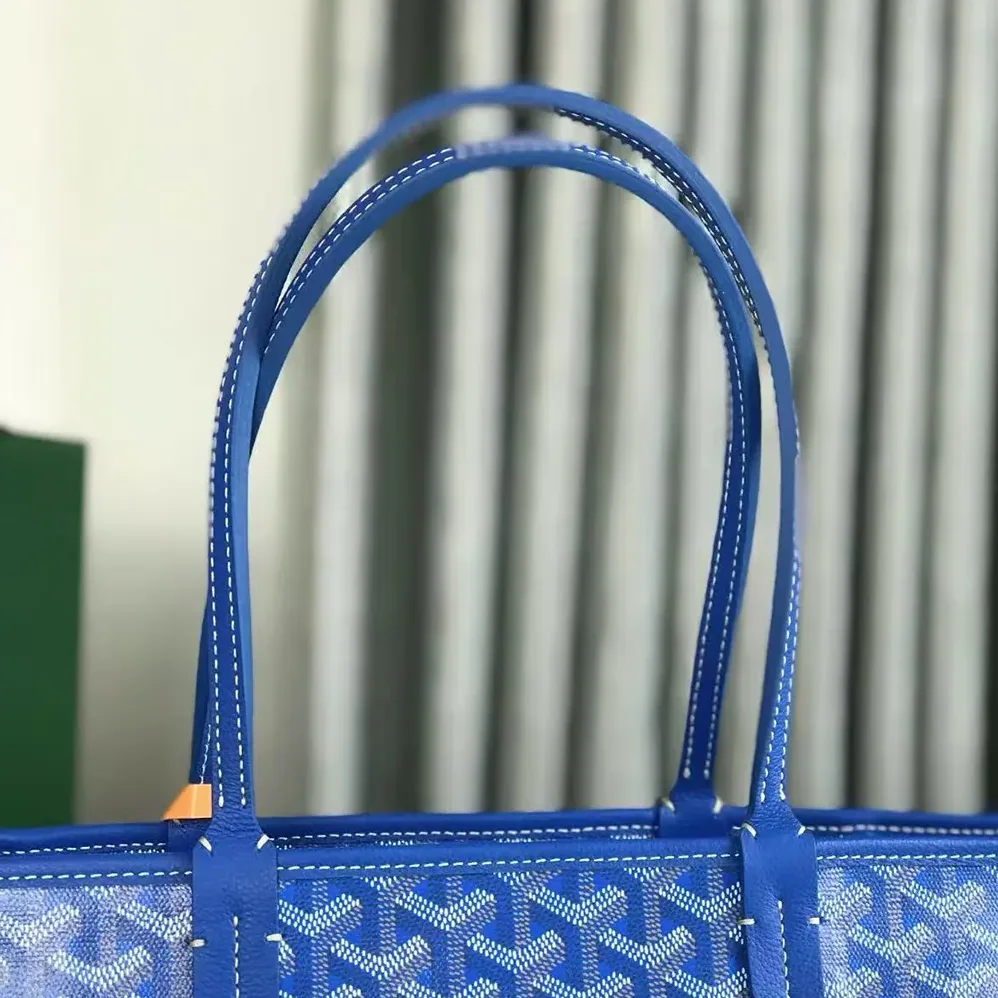 Goyard Sac Artois MM in Goyardine Canvas & Chevroches Calfskin for Women in Blue Goyard Sac Artois MM in Goyardine Canvas & Chevroches Calfskin for Women in Blue