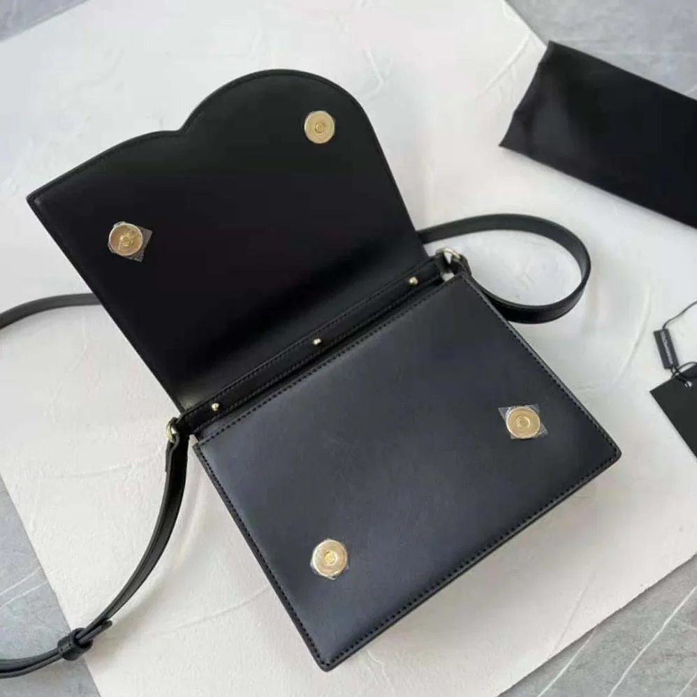 Dolce Gabbana D&G Calfskin DG Logo Bag Crossbody Bag for Women in Black Dolce Gabbana D&G Calfskin DG Logo Bag Crossbody Bag for Women in Black
