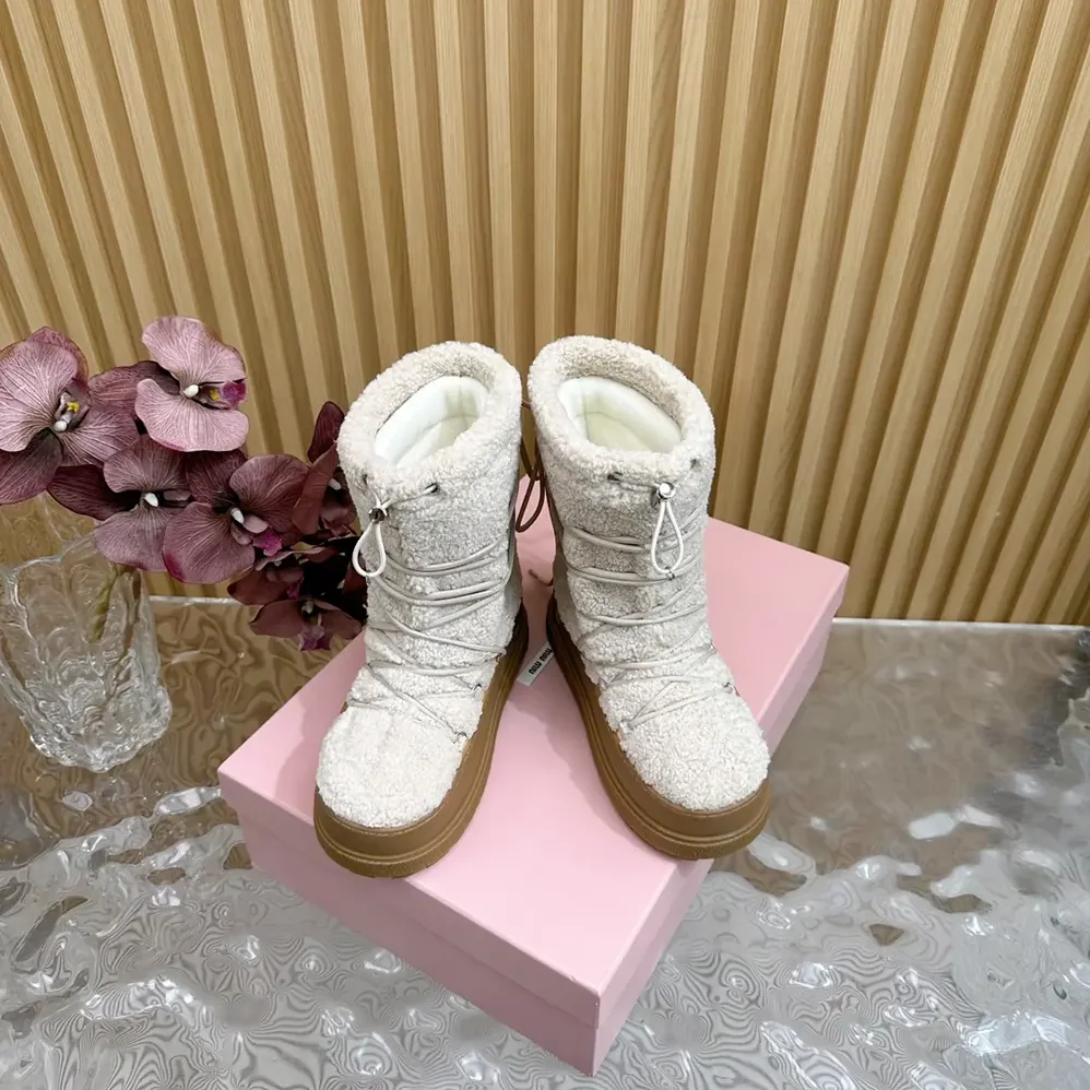 Miu Miu Shearling Après-ski Boots for Women in White