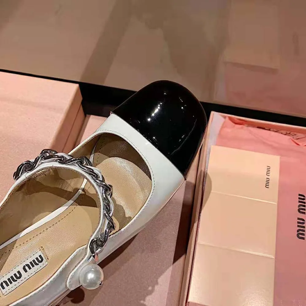 Miu Miu Patent Leather Pumps in 65 mm Heel for Women in White Miu Miu Patent Leather Pumps in 65 mm Heel for Women in White