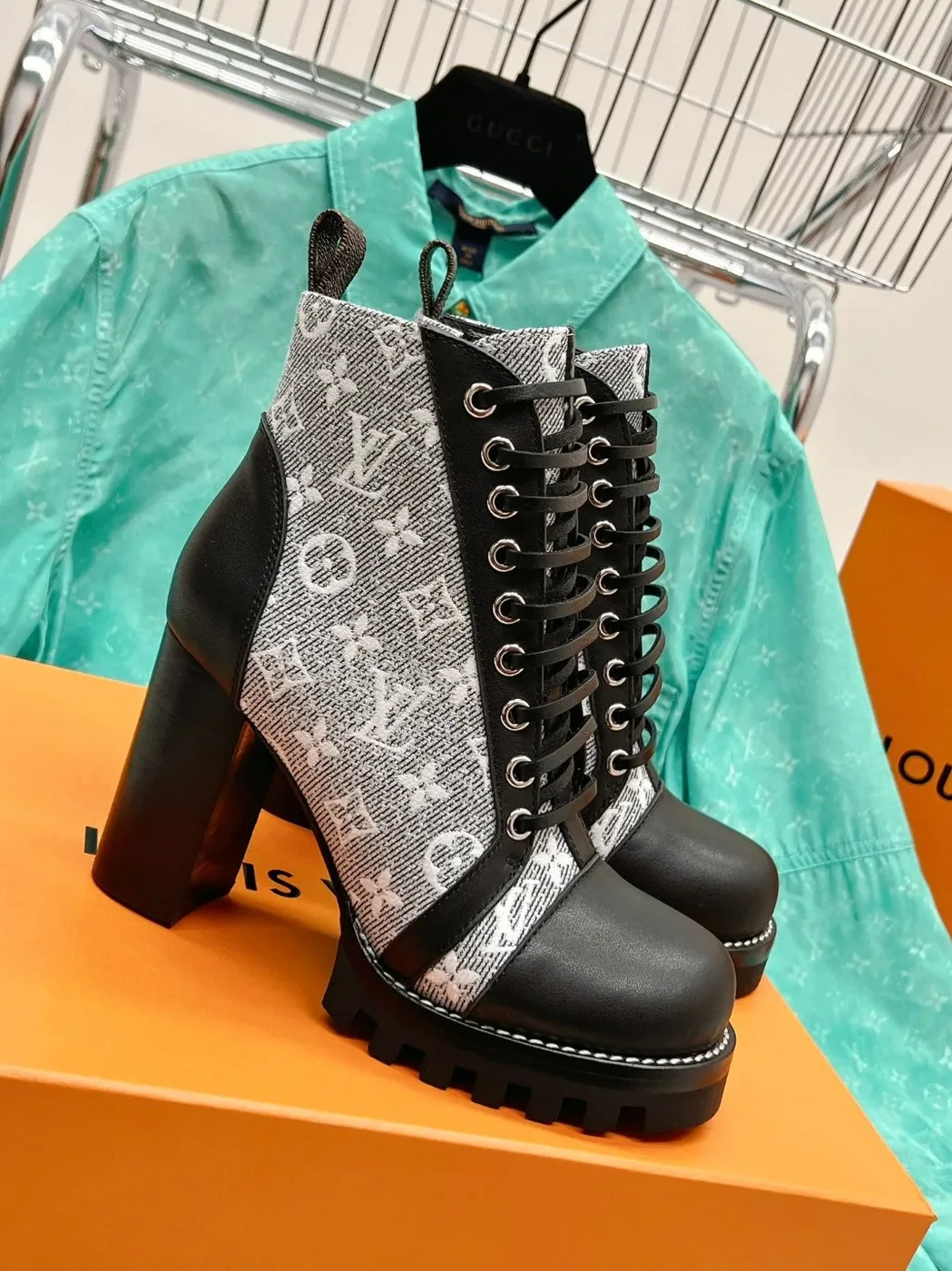 Louis Vuitton Star Trail Ankle Boots Grey 1AB2XH Louis Vuitton Star Trail Ankle Boots Grey 1AB2XH