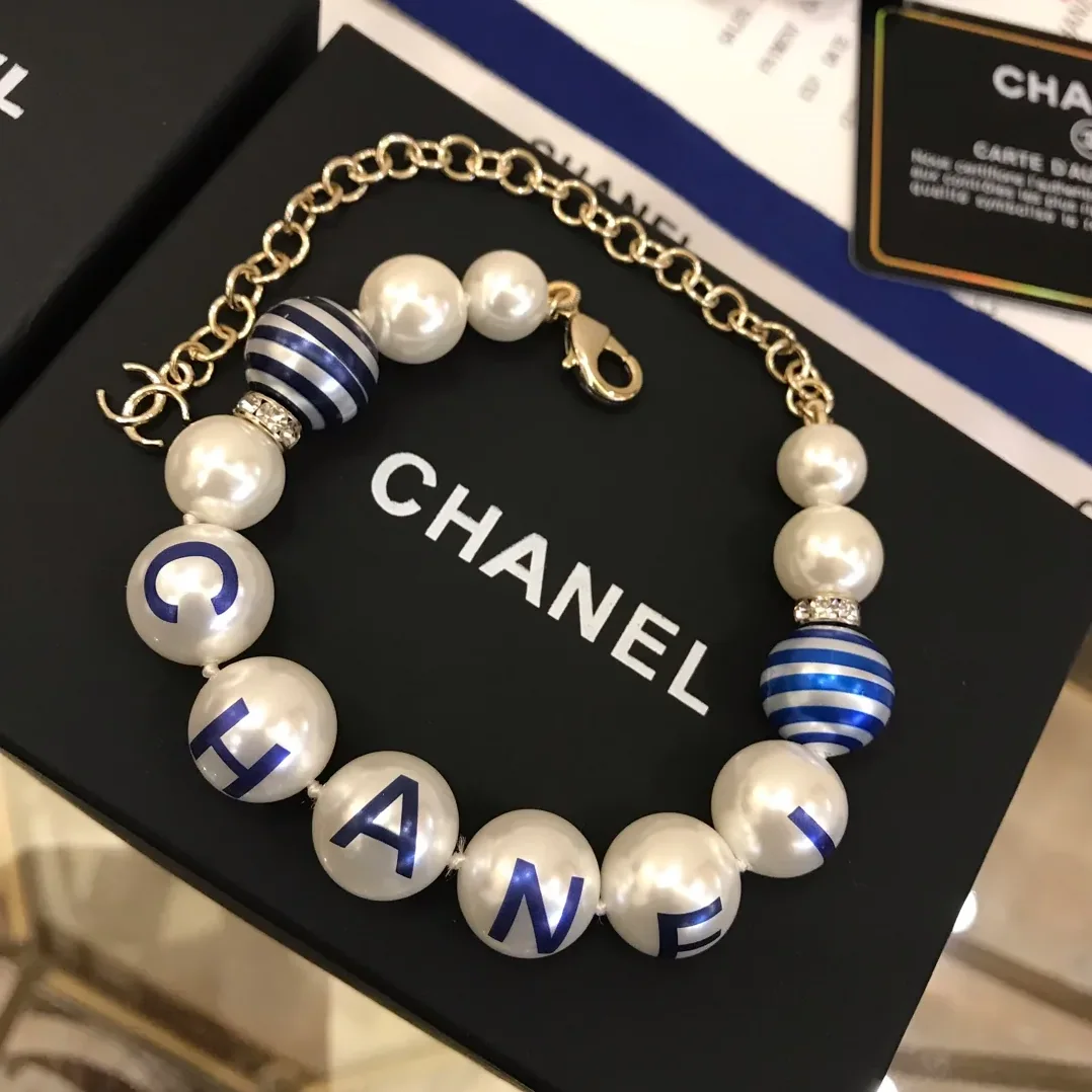 Chanel Brooch CC Logo Gold in toned
