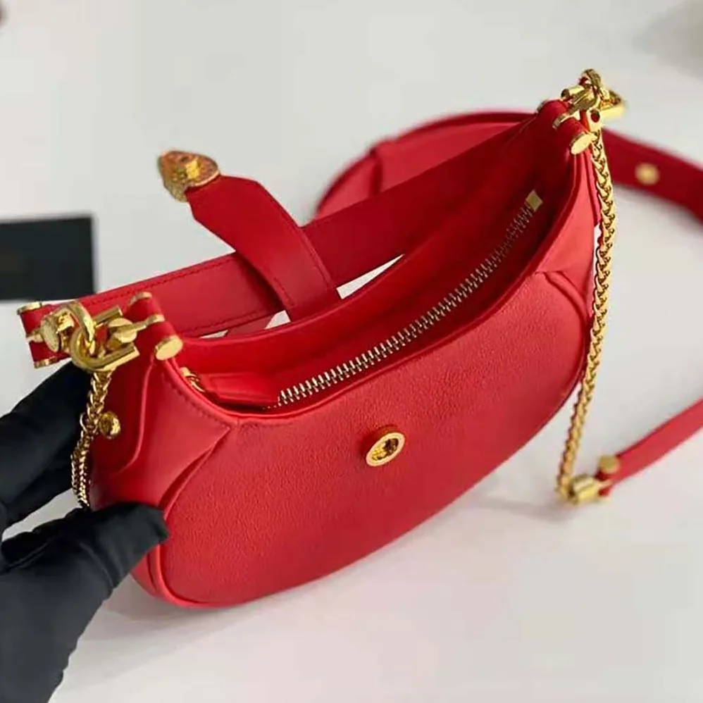 Bvlgari Serpenti Ellipse Crossbody Bag in Calf Leather for Women in Red Bvlgari Serpenti Ellipse Crossbody Bag in Calf Leather for Women in Red