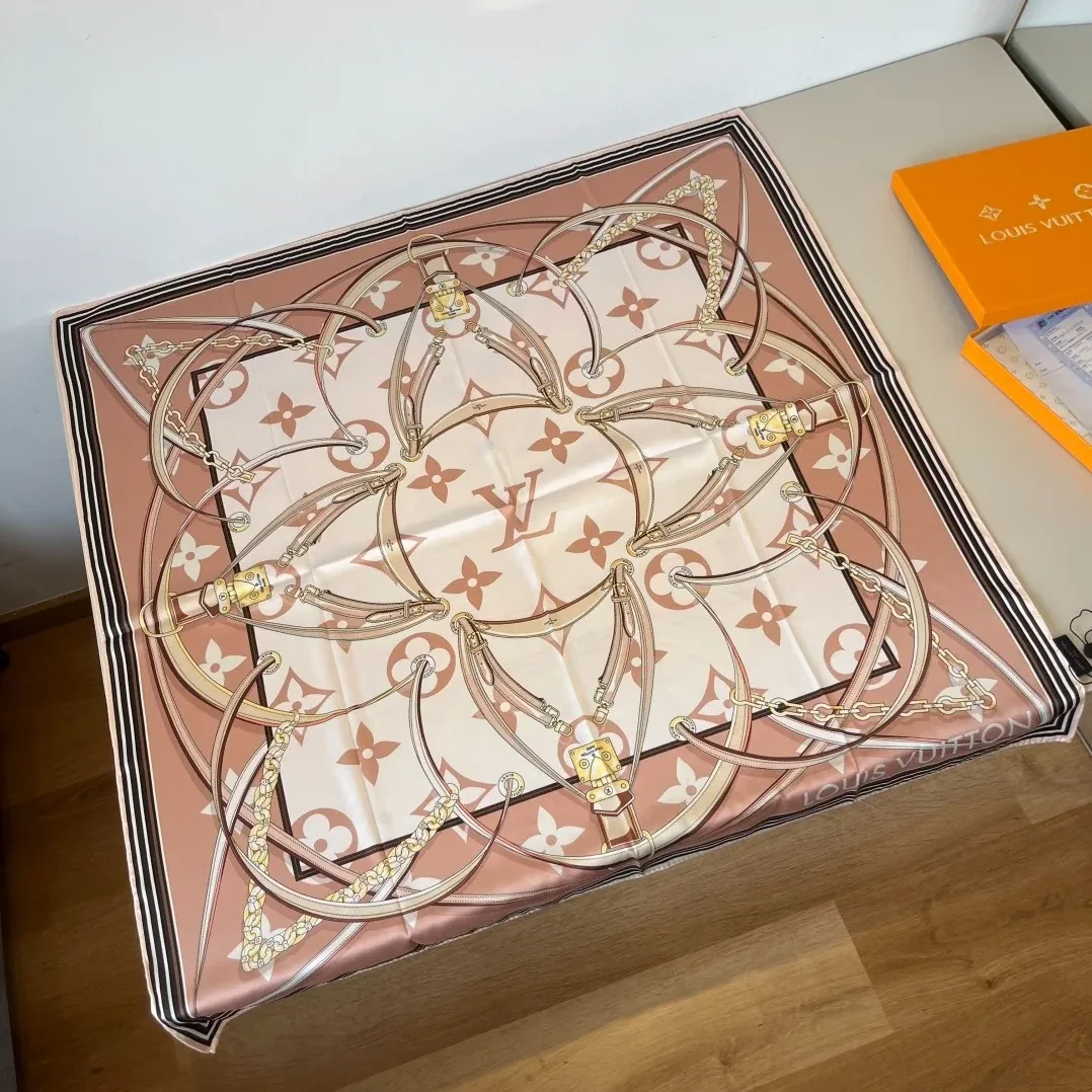 Louis Vuitton Ultimate Monogram Square 90 Scarf Dune / Louis Vuitton Ultimate Monogram Square 90 Scarf Dune /