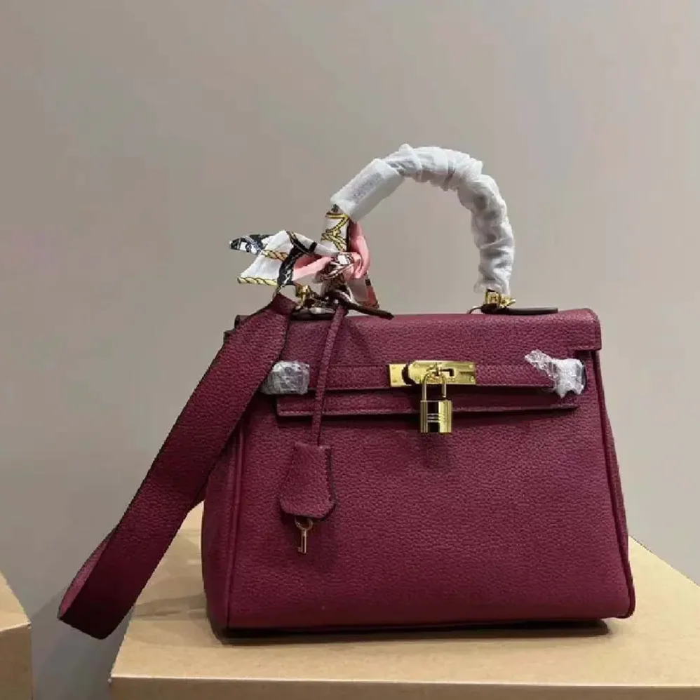 Hermes Kelly Bag 20 in Epsom Leather for Women in Bordeaux