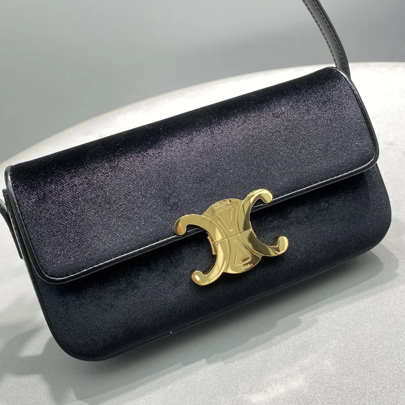 Celine Cuir Triomphe Shoulder Bag Red / Celine Cuir Triomphe Shoulder Bag Red /