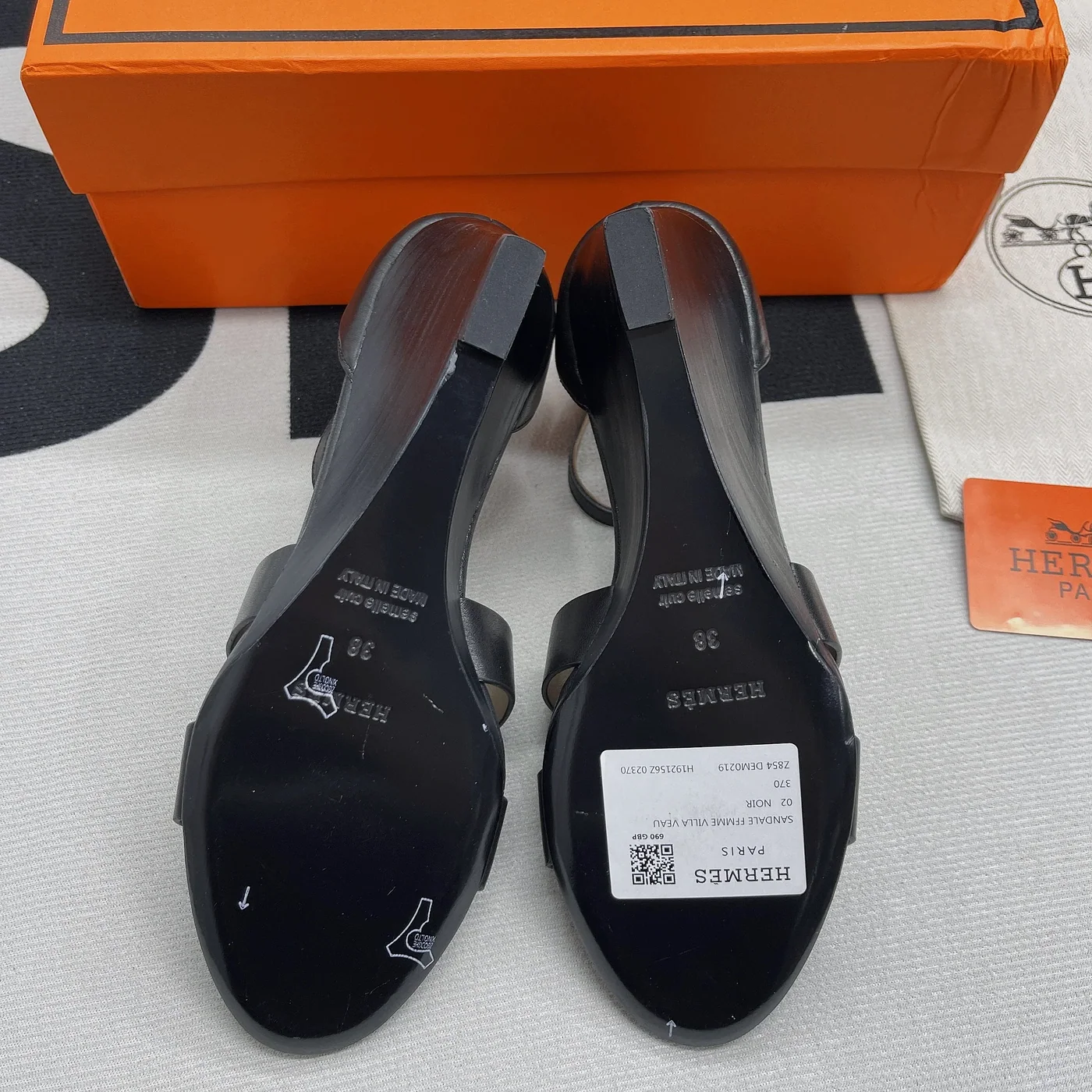 Hermes Legend Sandals Calfskin Leather Spring in Summer Collection Noir Hermes Legend Sandals Calfskin Leather Spring in Summer Collection Noir